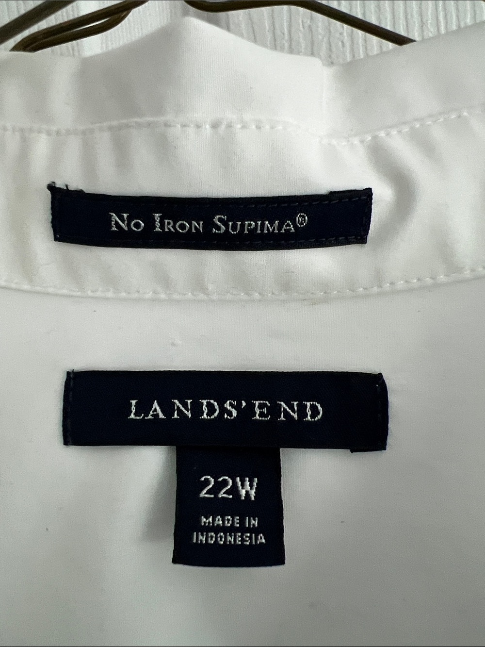 NWOT Women’s lands End SUPIMA cotton White Button-Down Shirt - Picture 2 of 4